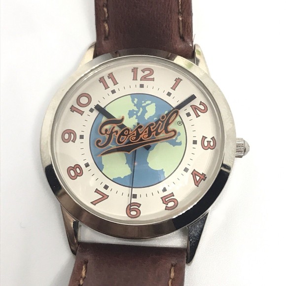 Vintage Fossil World Globe Watch - Picture 5 of 12